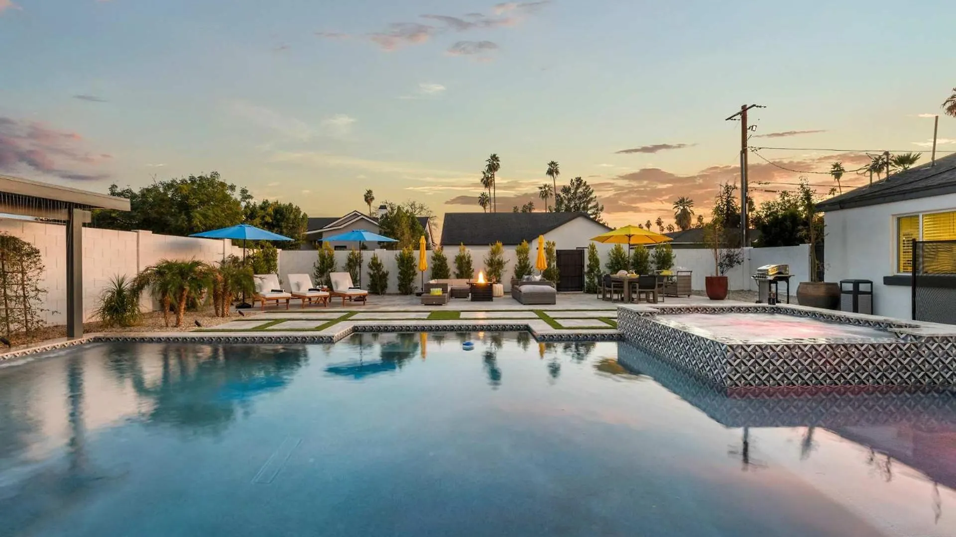 Montecito Luxe Home - 3-Villa Retreat With Pool Courtyard フェニックス 米国