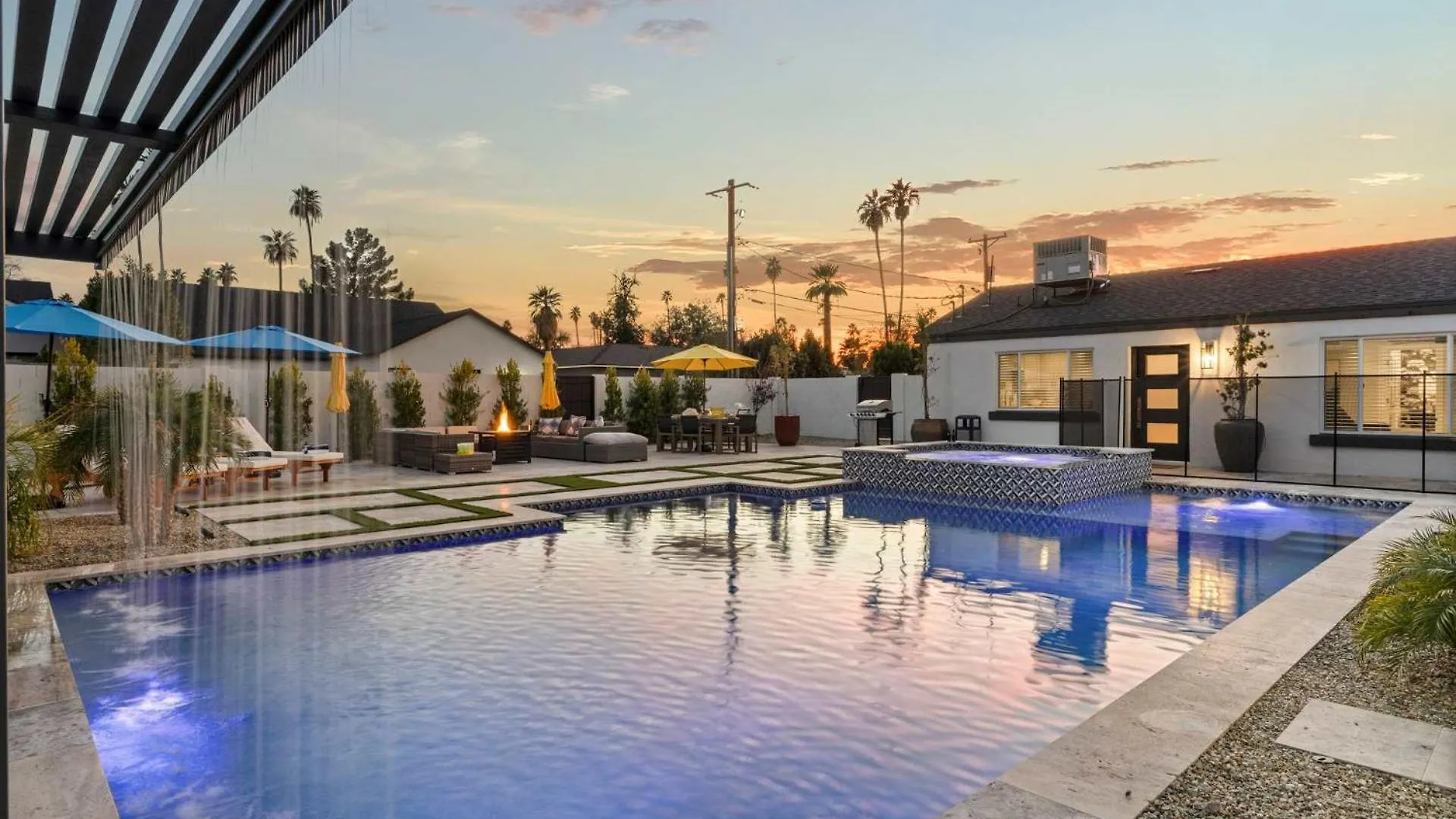 Montecito Luxe Home - 3-Villa Retreat With Pool Courtyard フェニックス