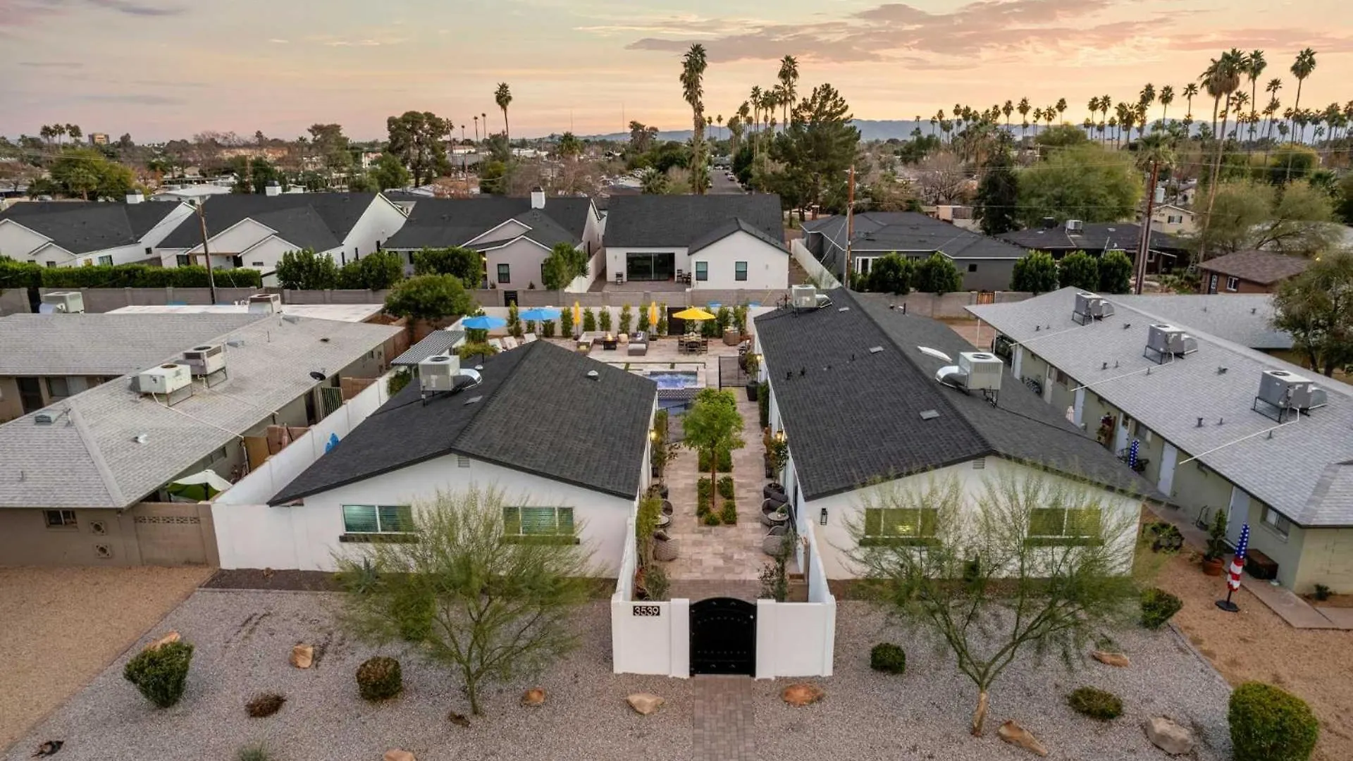 Montecito Luxe Home - 3-Villa Retreat With Pool Courtyard フェニックス
