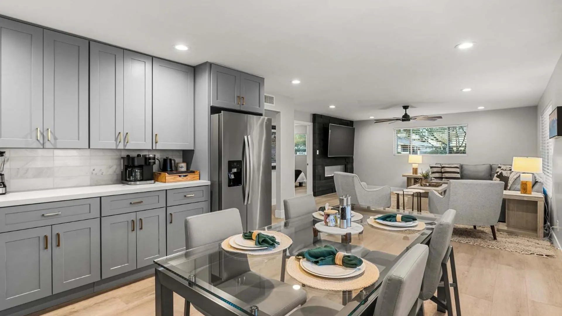 Montecito Luxe Home - 3-Villa Retreat With Pool Courtyard フェニックス 別荘