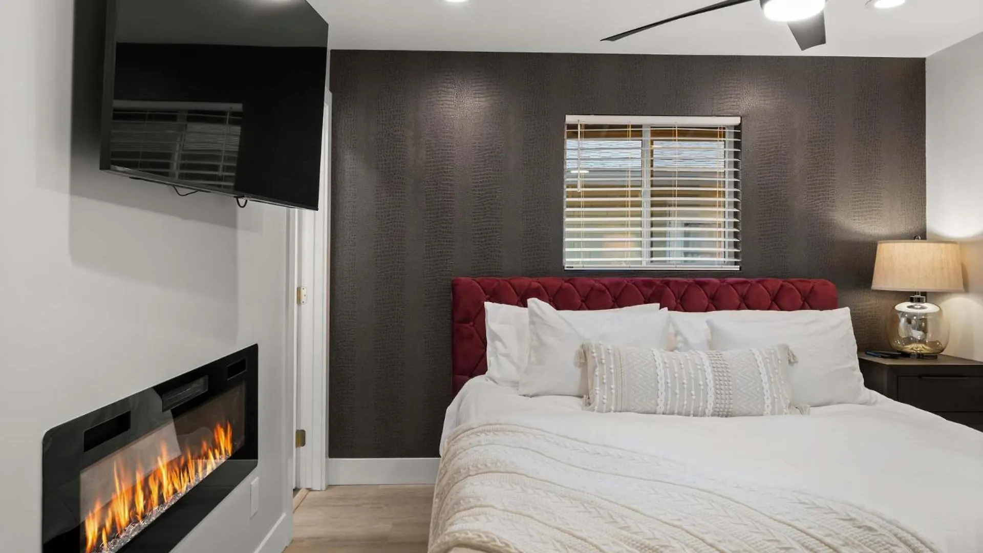 Montecito Luxe Home - 3-Villa Retreat With Pool Courtyard フェニックス 別荘